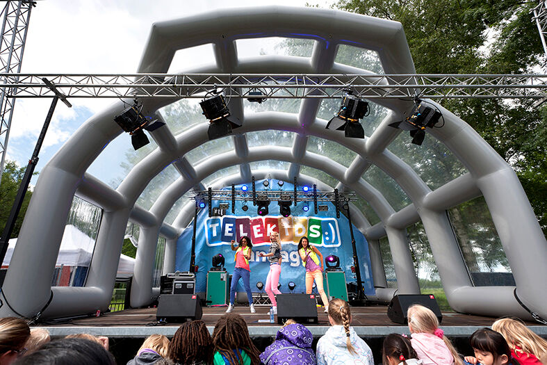 Mobiel podium op maat Telekids